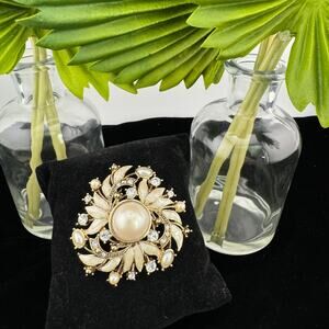 NWOB Monet imitation Pearl Broach Pin with Cream Enamel and Crystals 1.75"